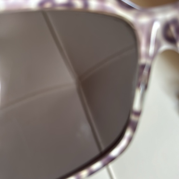 Gucci sunglasses , black with white trim at top. No case, very good condition - Picture 10 of 14